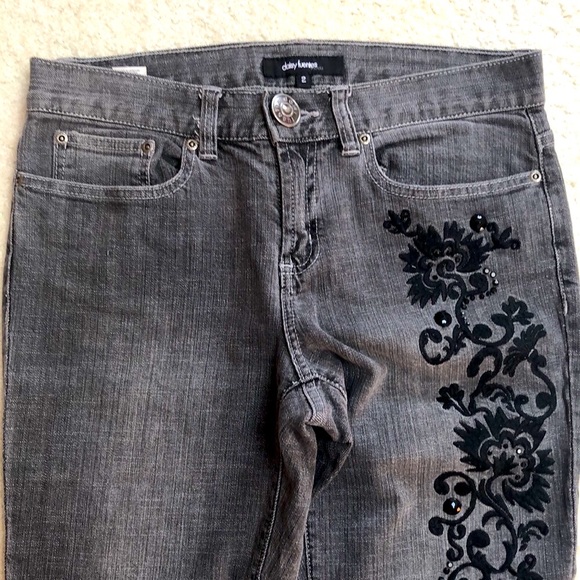 Daisy Fuentes NWOT dark grey jeans,size 2 ,boot cut leg , black studs & stitch - Picture 5 of 7